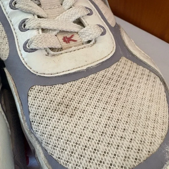 KURU Carrera Sneakers in Cream and Gray with Red Accents - Picture 5 of 14